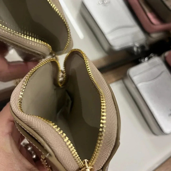 ZIP CARD CASE (COACH CW890) GOLD/LIGHT CHAMPAGNE - Picture 6 of 9